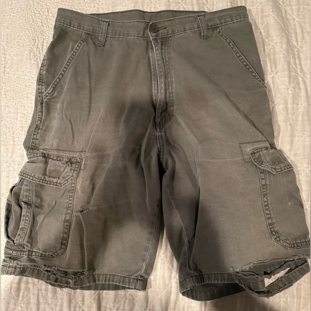 Men's Green Cargo Shorts- rip under side pocket- size-32!
